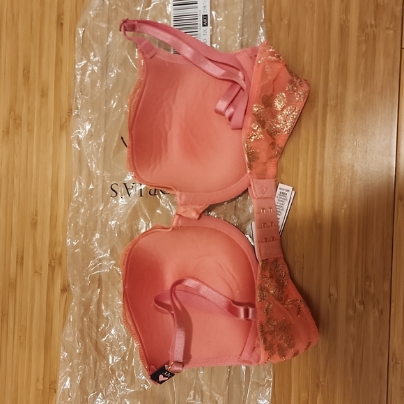 [New with Tags] Victoria's Secret Dream Angels Push-up Bra - Picture 2 of 8